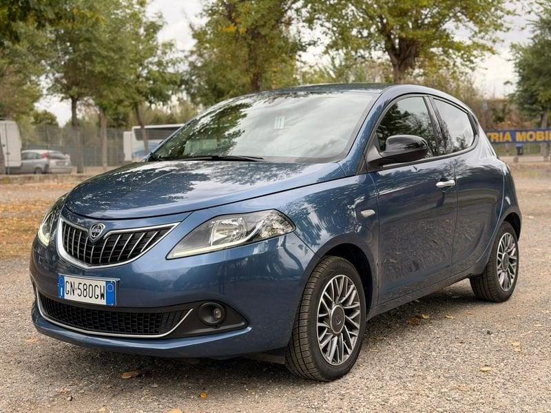 Lancia Ypsilon 1.0 FireFly Hybrid GOLD.