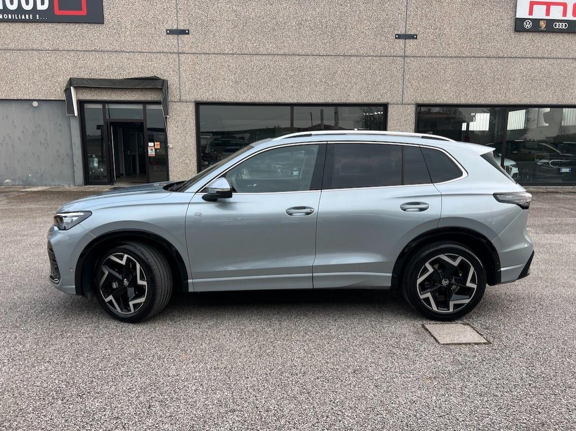 Volkswagen Tiguan 2.0 tdi R-Line Plus 150cv dsg Tetto Gancio Traino