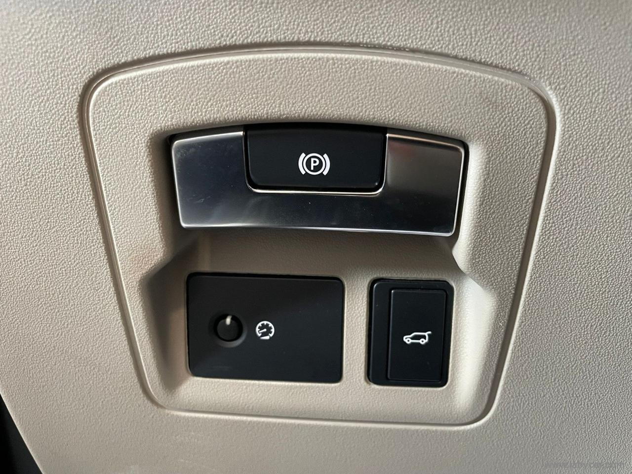 LAND ROVER RR Velar 2.0 TD4 180 CV R-Dynamic HSE