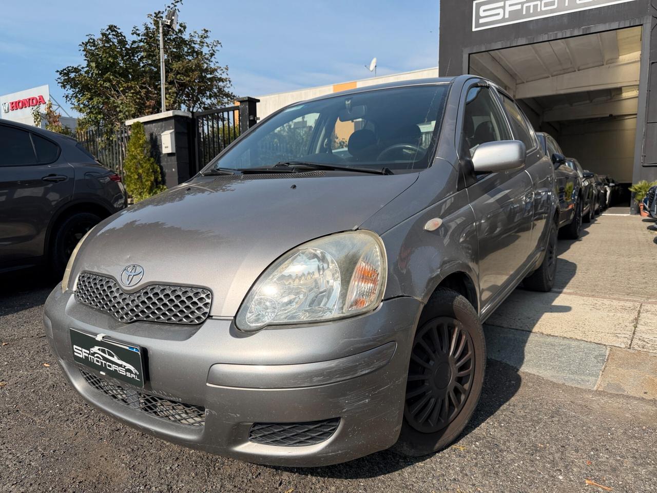 Toyota Yaris 1.0i 16V cat 5 porte Sol
