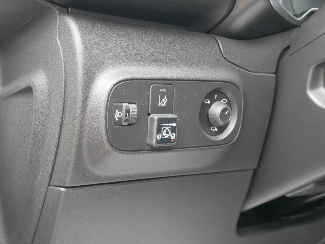 Citroen C3 1.2 puretech Shine s&s 83cv neopatentati my18