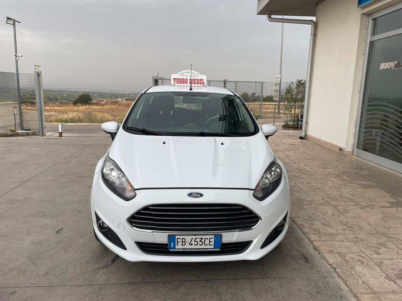 Ford Fiesta 1.2 5 porte Black & White Edition neopatentati