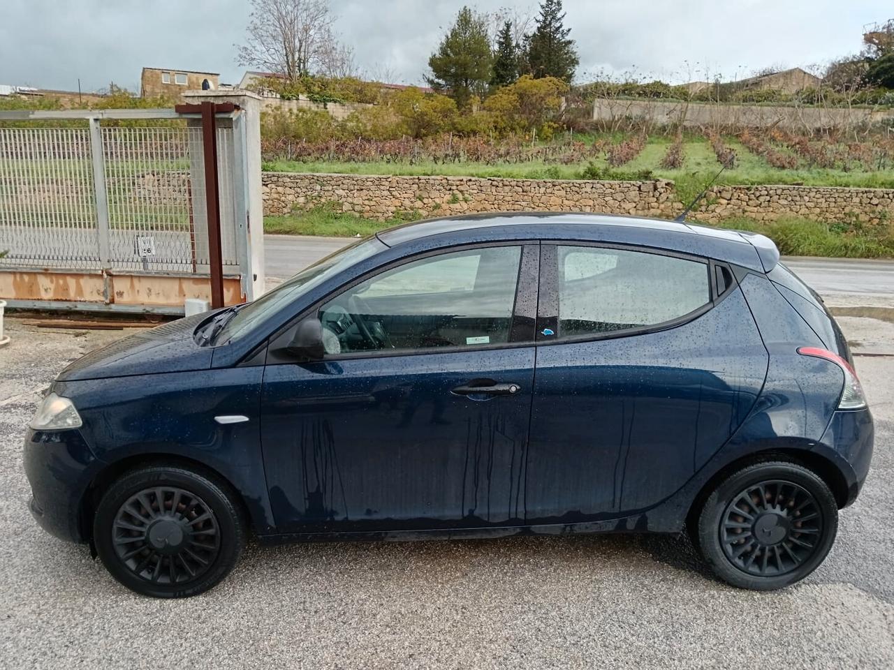 Lancia Ypsilon 1.2 69 CV 5 porte Silver