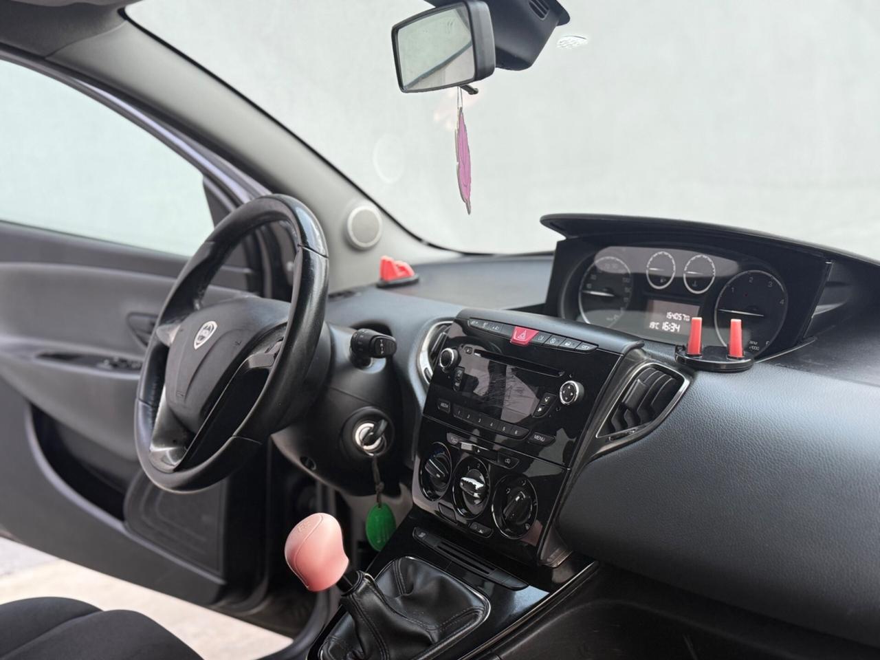 Lancia Ypsilon 1.3 MJT 16V 95 CV 5 porte