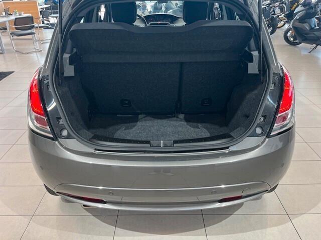 Lancia Ypsilon 1.0 firefly hybrid Silver