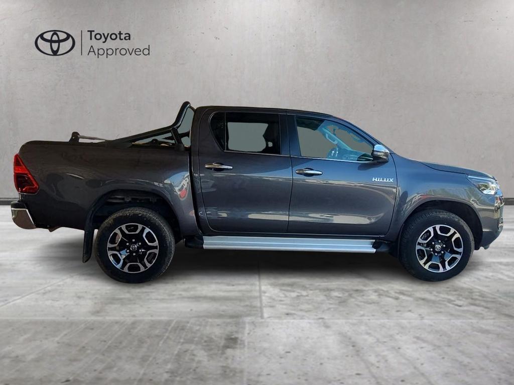Toyota Hilux 2.4 d-4d double cab Executive 4wd auto