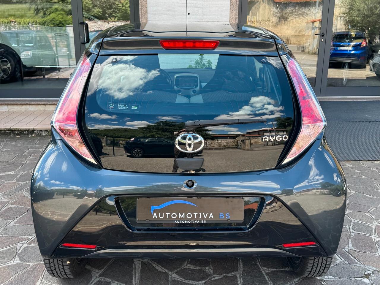 Toyota Aygo 1.0 VVT-i 69 CV 5 porte x-play MMT AUTOMATICA