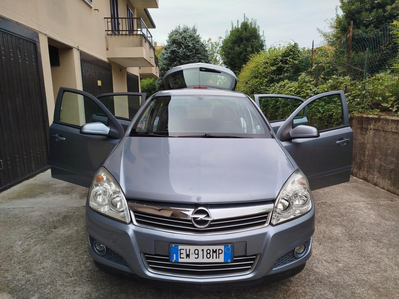 Opel Astra 1.4 BENZINA 90cv / 26.600km / Unipro