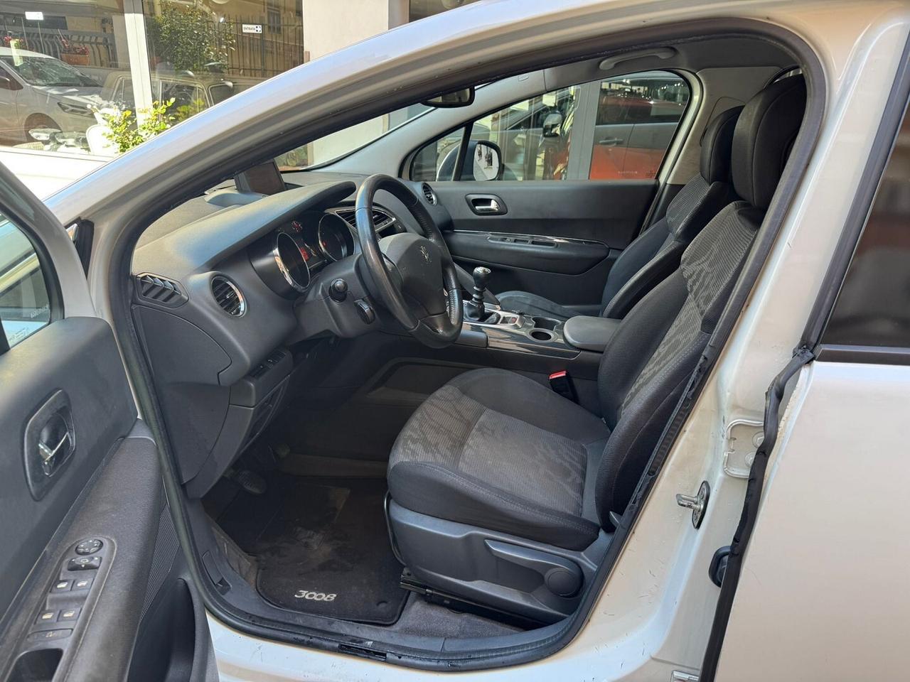PEUGEOT 3008 1.6 HDi 112CV Business