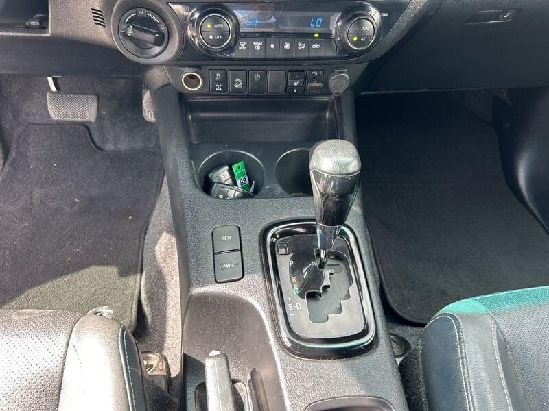 Toyota Hilux 2.4 D-4D A/T 4WD 4 porte Double Cab Invincible IVA ESPOSTA COMPRESA