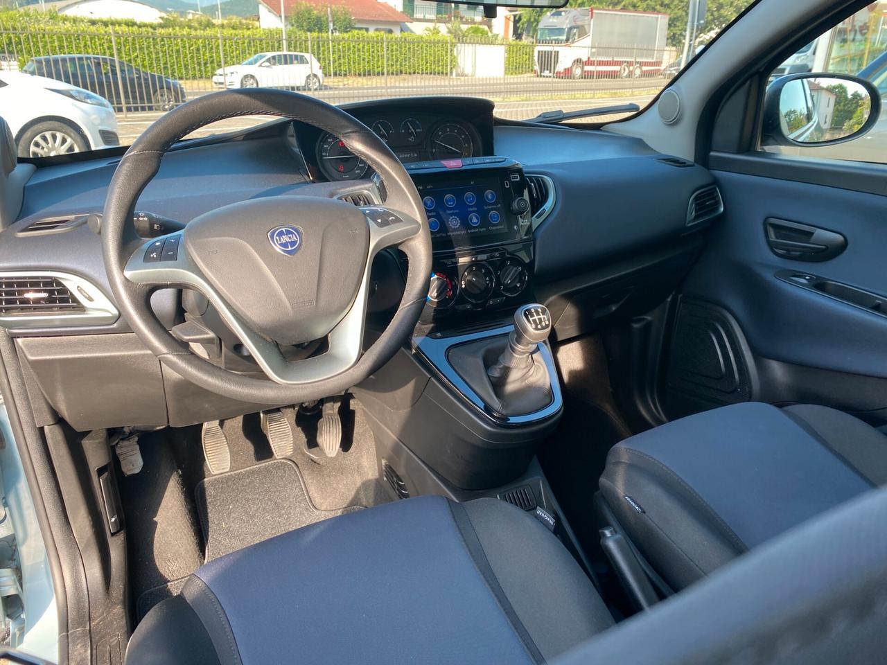 Lancia Ypsilon 1.0 FireFly 5 porte S&S Hybrid Platino