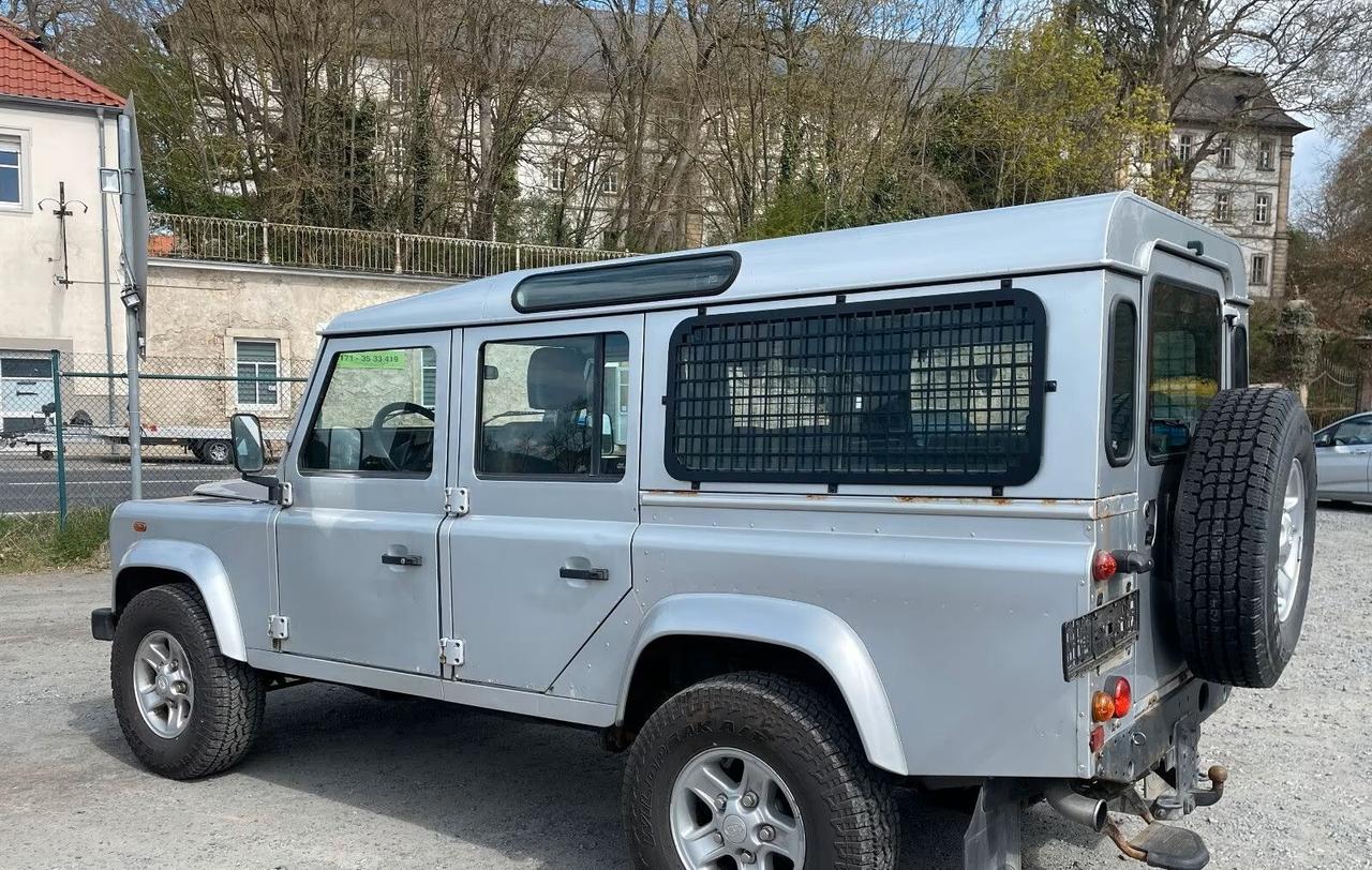 Land Rover Defender 110 Station Wagon 9 posti