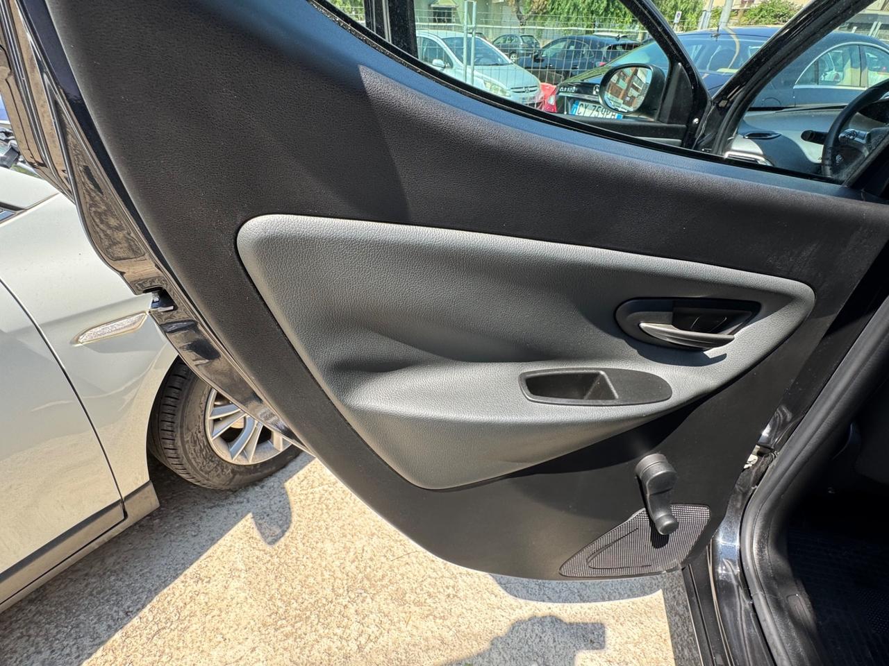 Lancia Ypsilon 0.9 TwinAir 85 CV 5 porte Metano Ecochic Gold