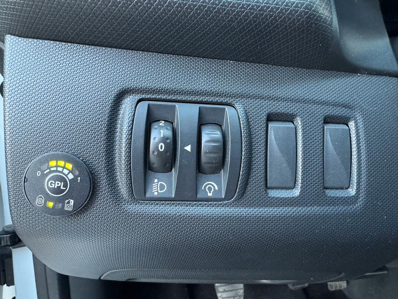 RENAULT CLIO 1.2 75cv 2014!!! GPL CASA MADRE!!!