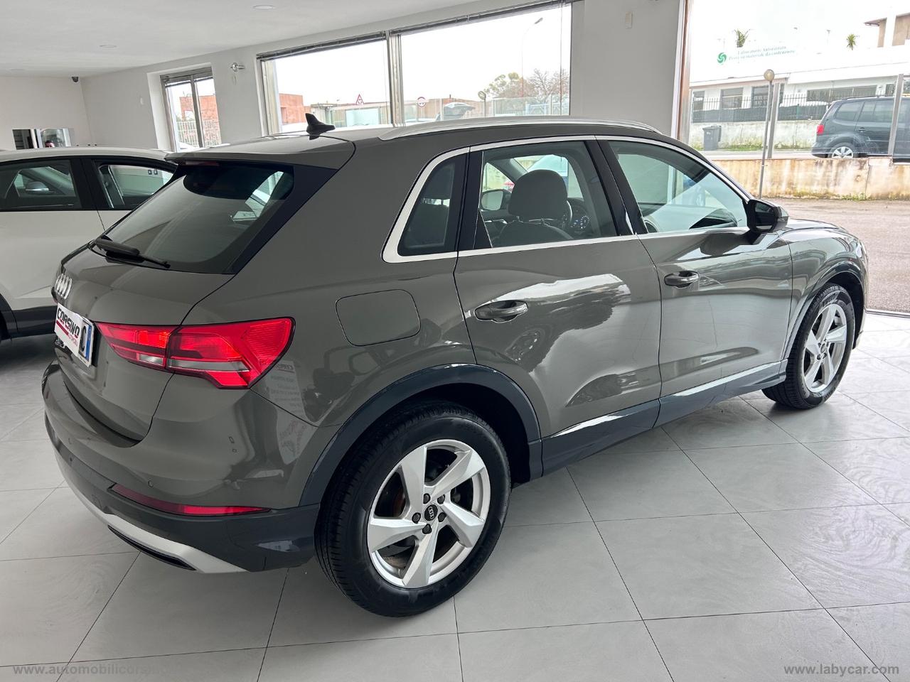 AUDI Q3 35 TDI S tronic Business Advanced