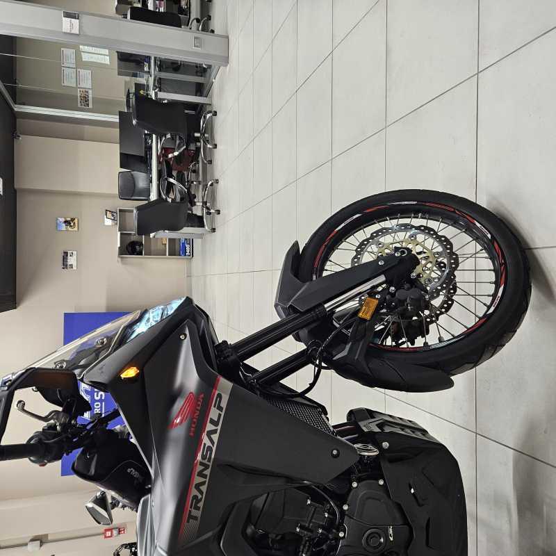 Honda Transalp XL750 - 2024