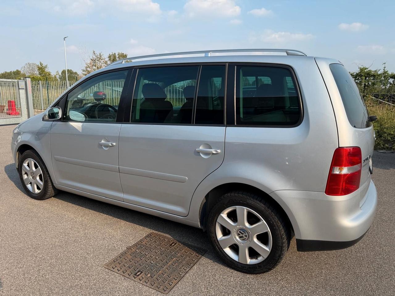 Volkswagen Touran 1.6 16V FSI Highline
