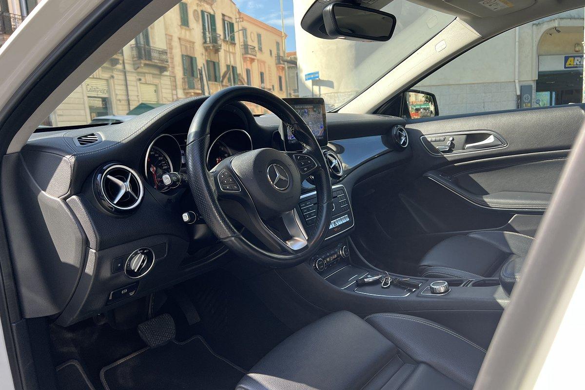 MERCEDES GLA 200 d Automatic Premium