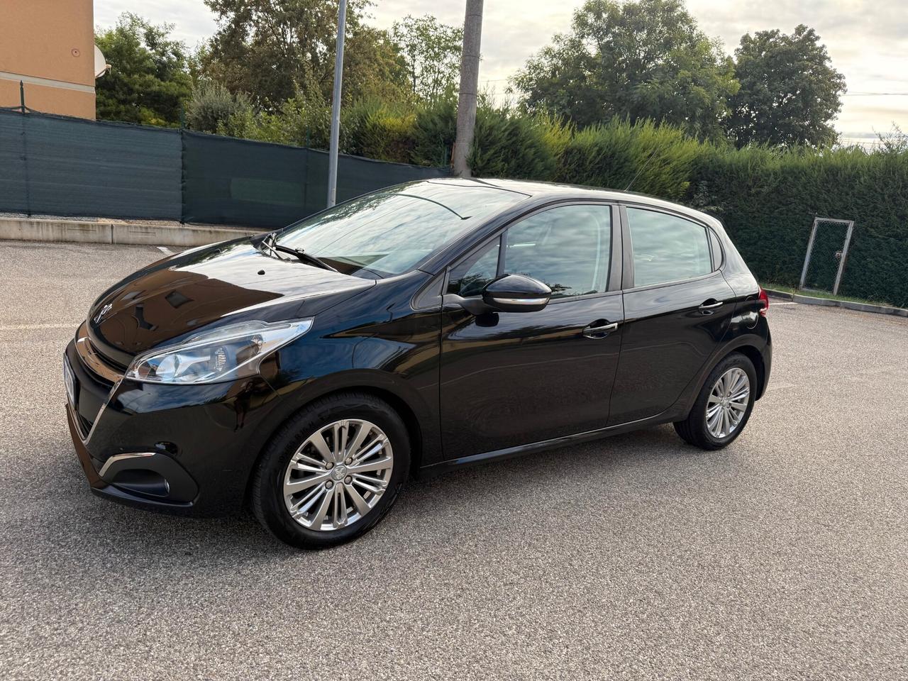 Peugeot 208 1.2 GPL - NAV. - NEOP. - 12 MESI DI GARANZIA -