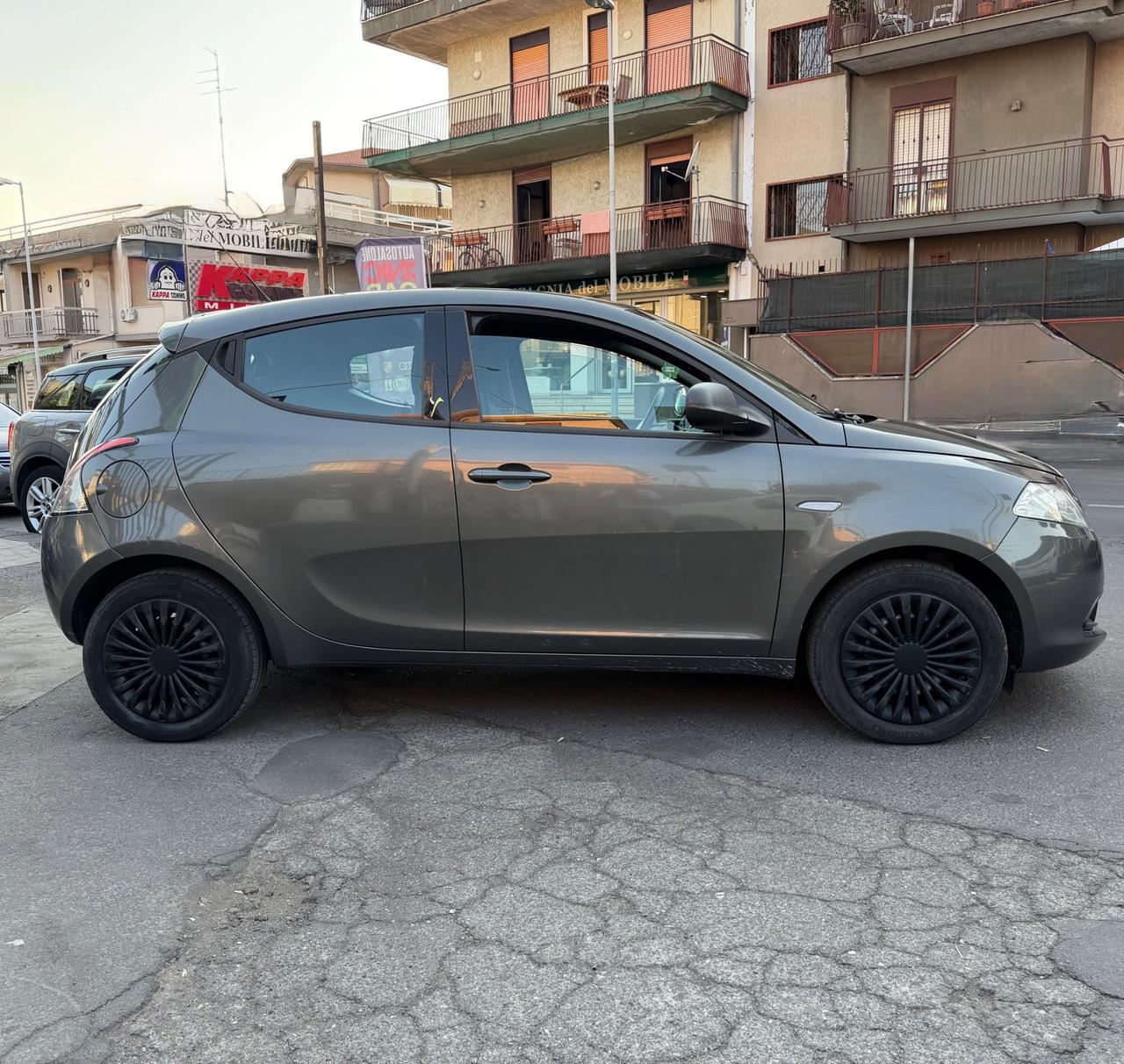 Lancia Ypsilon 1.2 benz/GPL Ecochic Gold