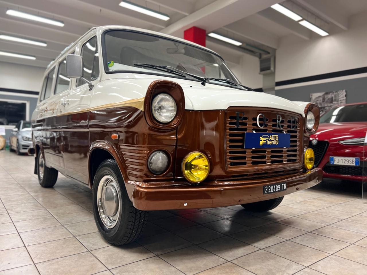 Ford Transit 9 Posti Appena restaurato UNICO IN ITALIA