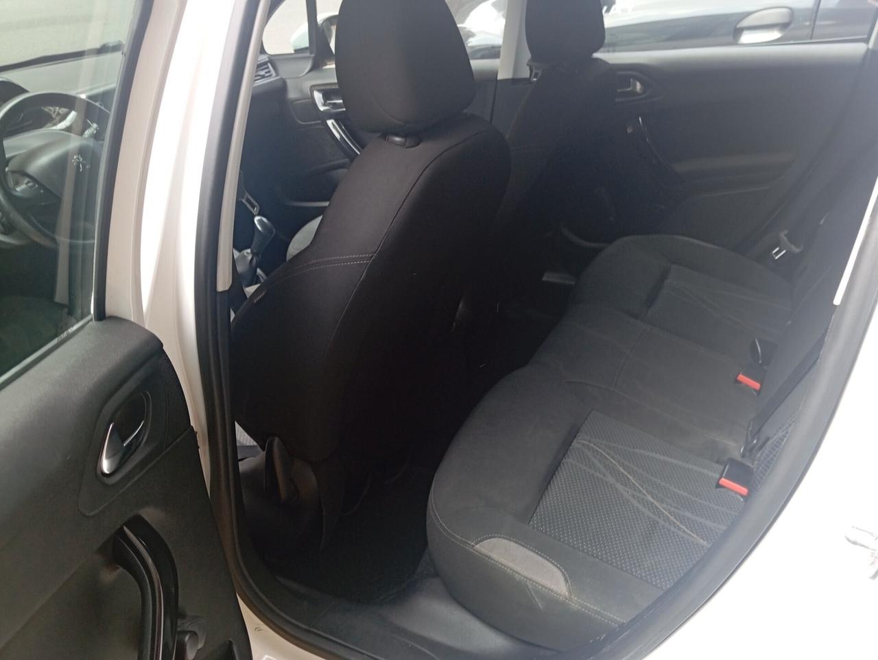 Peugeot 208 1.4 HDi 68 CV 5 porte Allure