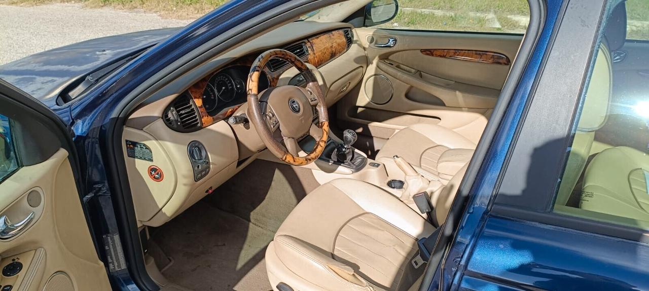 Jaguar X-Type 2.2D cat Executive