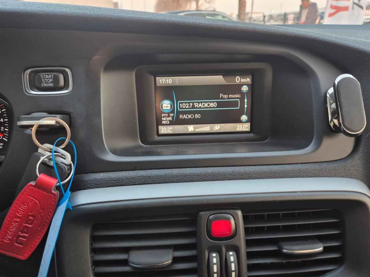 Volvo V40 T2 120CV vers. Kinetic E5B -- BENZINA!!!