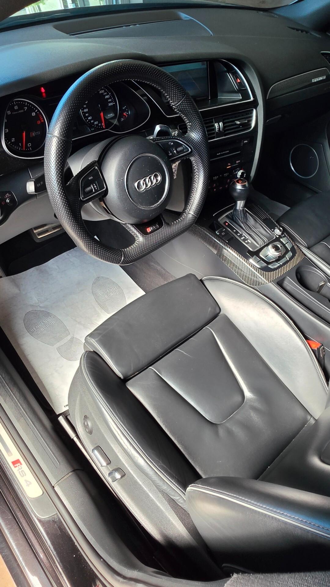 Audi A4 RS 4 Avant 4.2 V8 FSI quattro S tronic