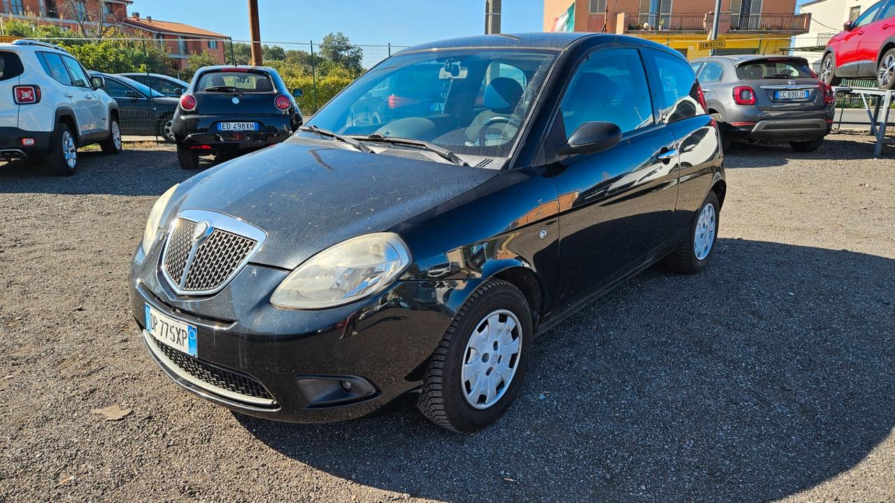 Lancia Ypsilon 1.3 MJT 90 CV Platino