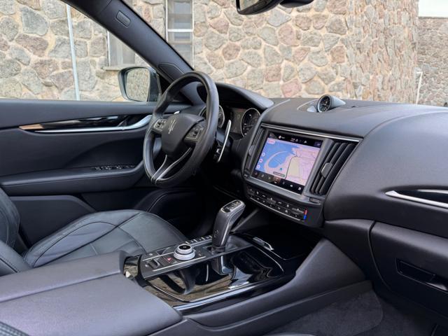 MASERATI Levante MY22 GRANSPORT+TETTO+BLACK PACK+PINZE GIALLE