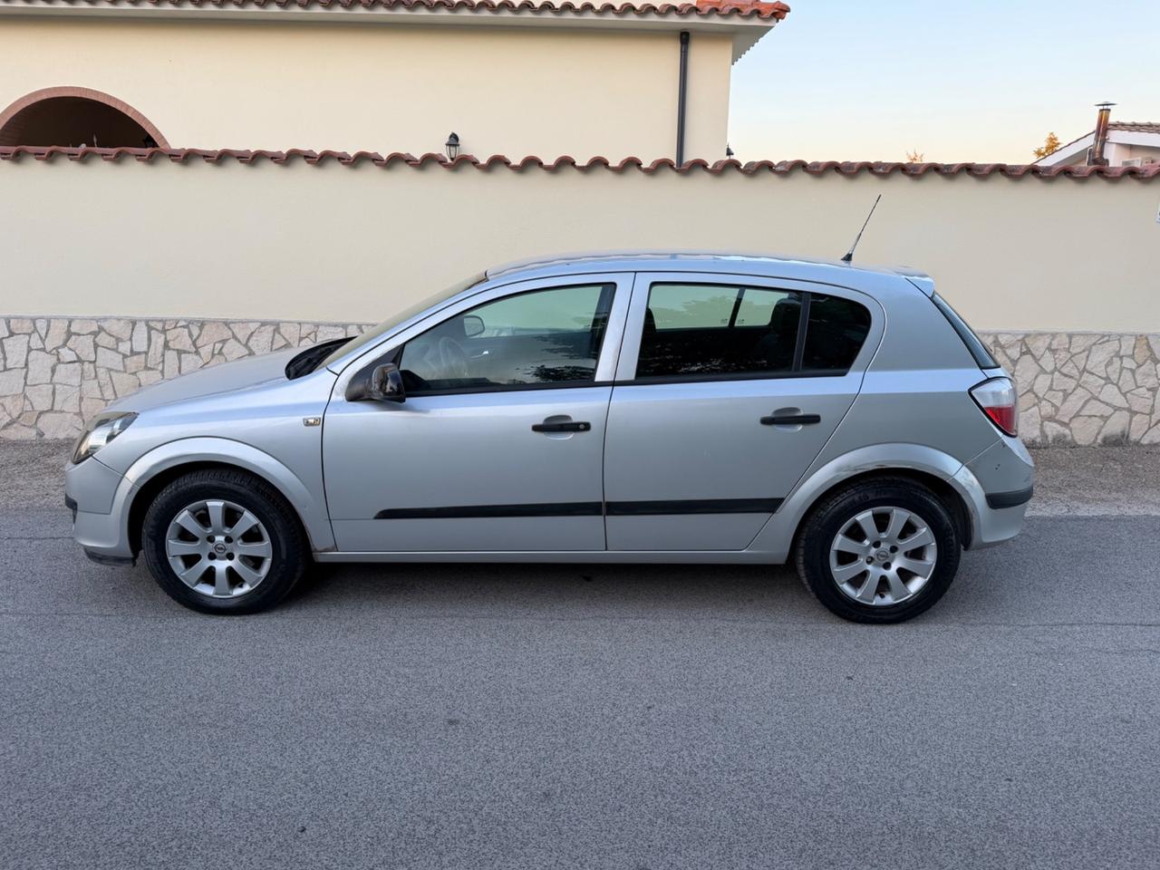 Opel Astra 1.4 16V Twinport 5 porte Enjoy