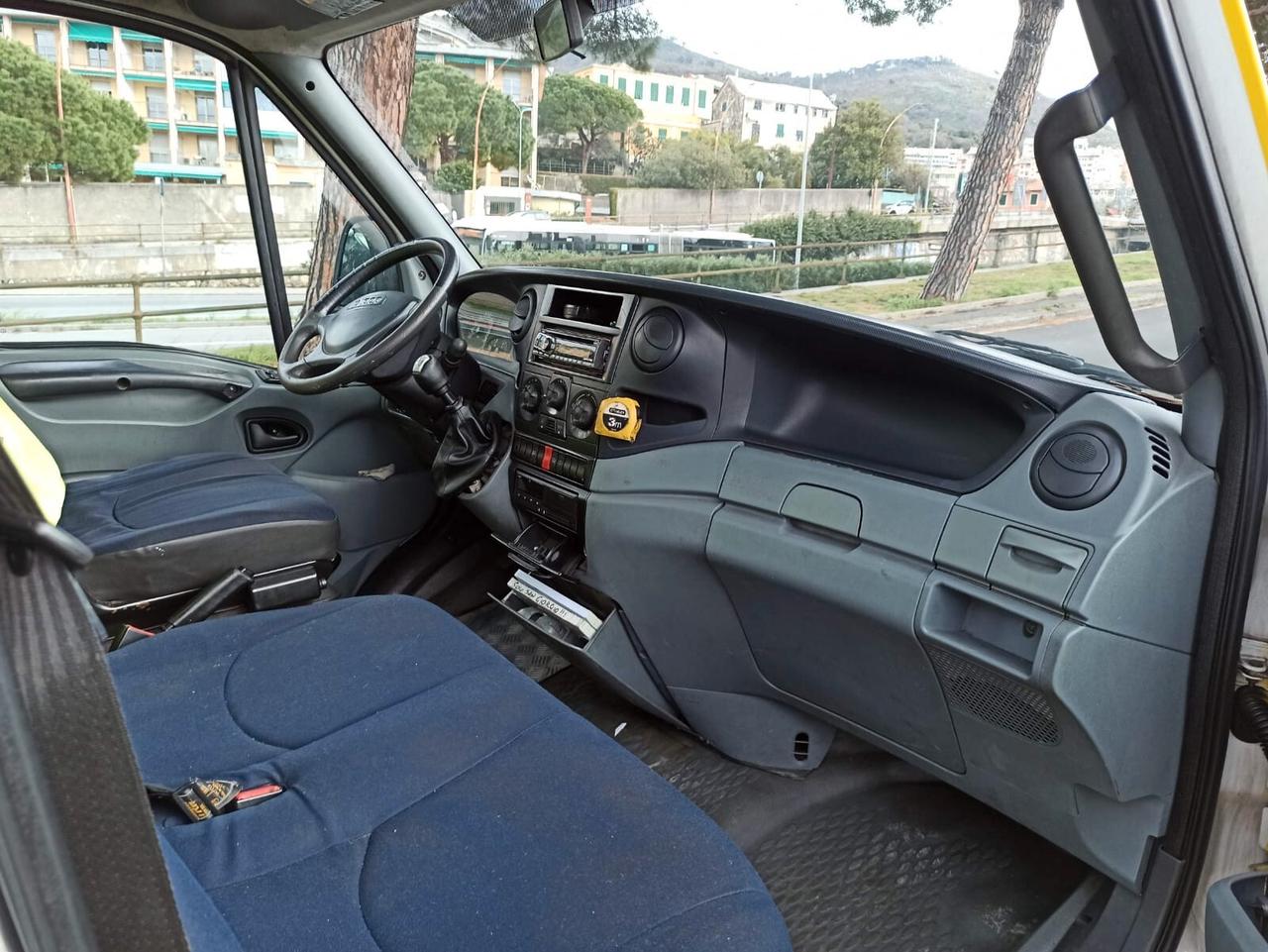 Iveco Daily 65C18 con allestimento carro attrezzi Isoli