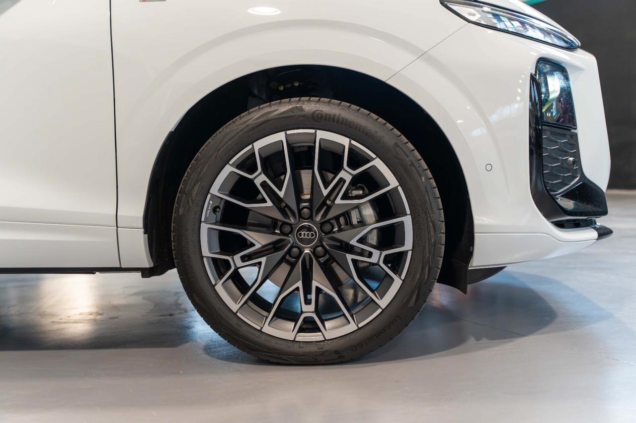 Audi Q3 SPB 35 TDI SLINE/TETTO/20'' IVAESP