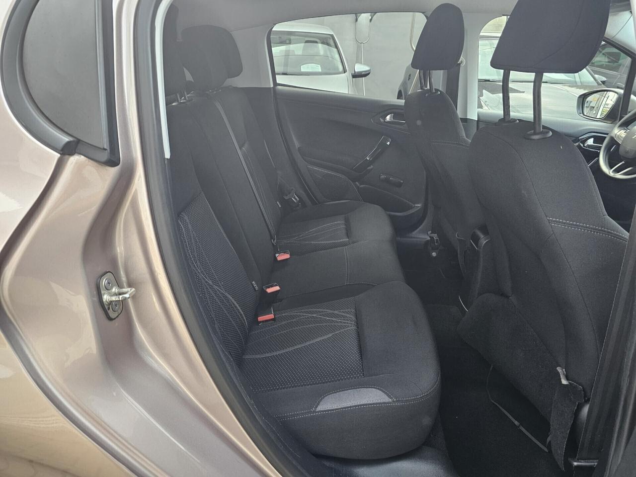 Peugeot 208 1.2 VTi 82 CV 5 porte Active - NeoPatentati