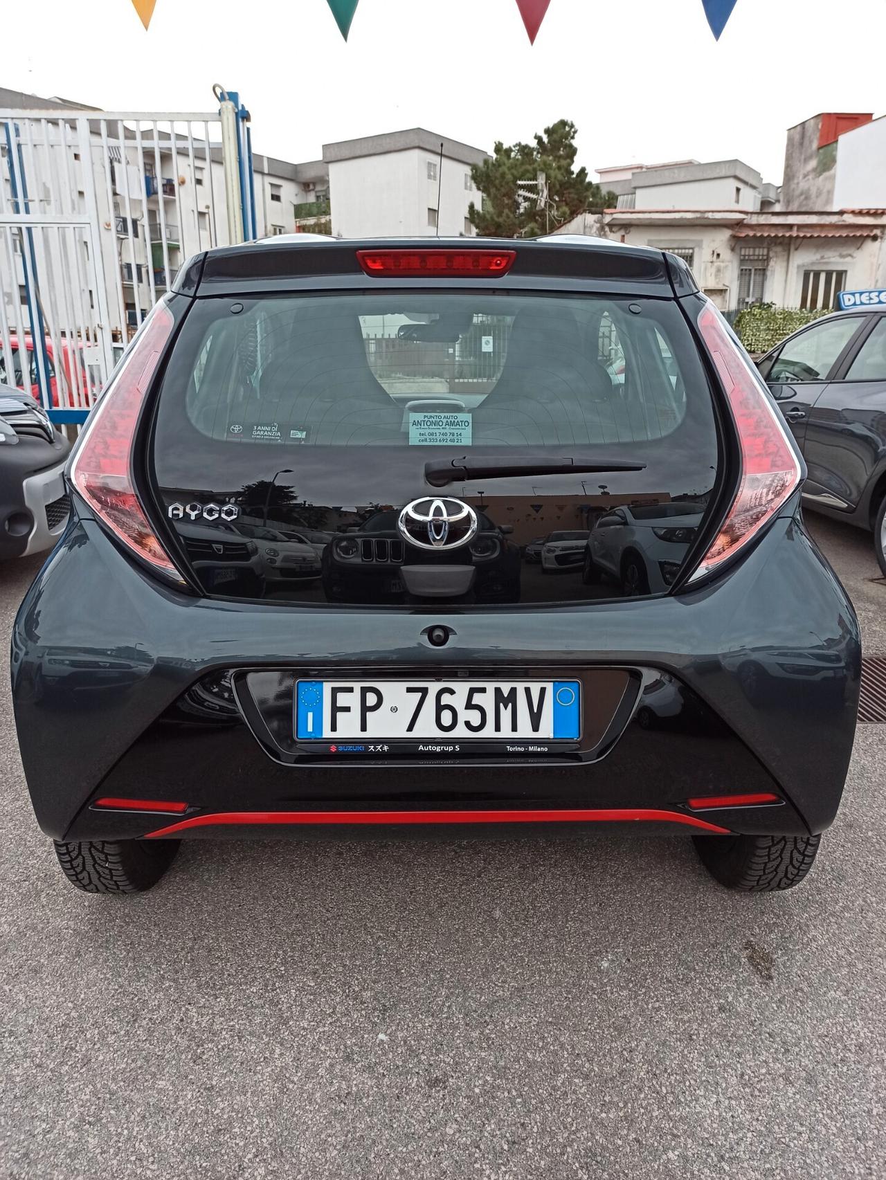 Toyota Aygo 1.0 VVT-i 69 CV 5 porte x-Black TSS MMT