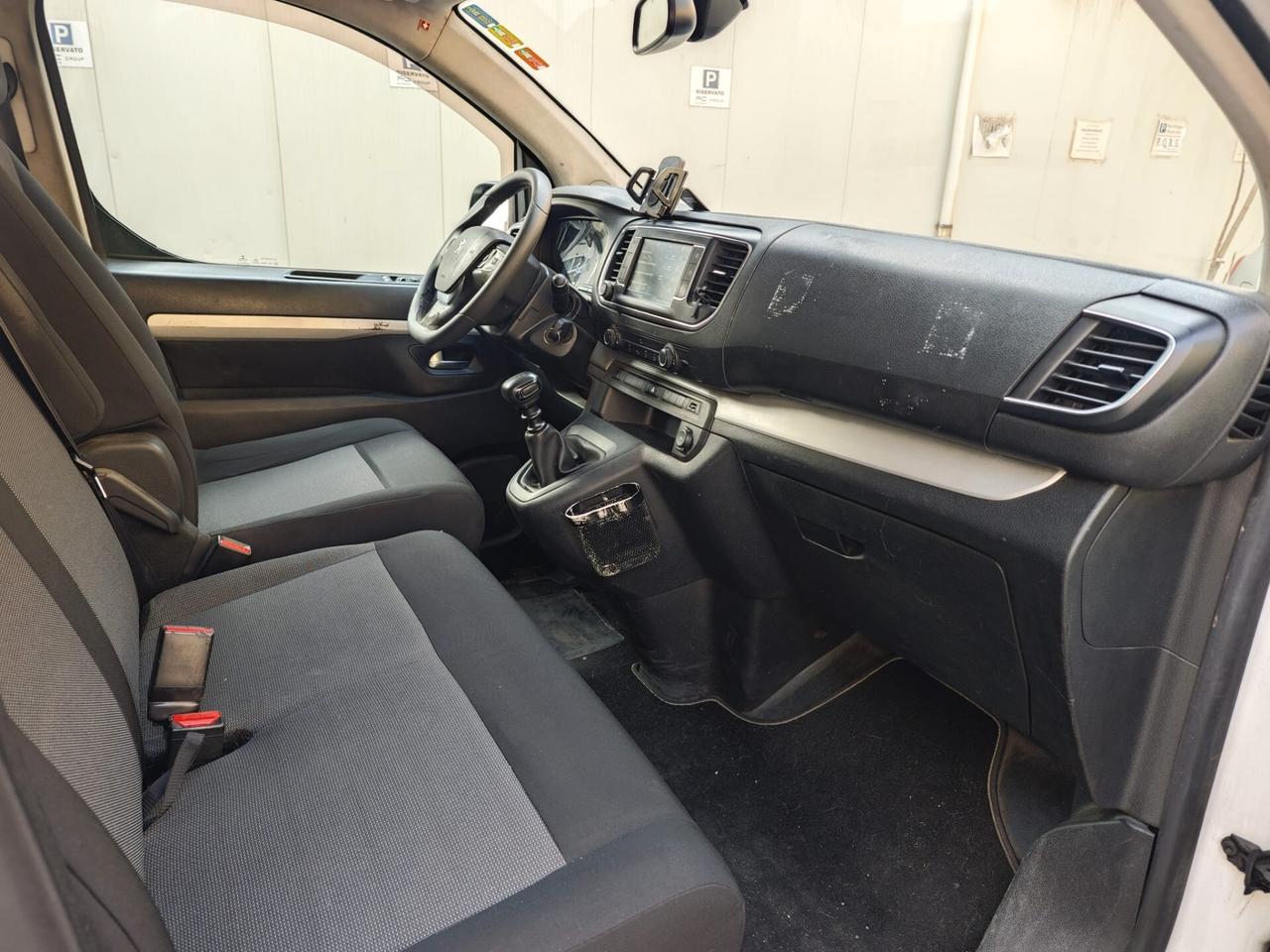 Peugeot Traveler- Pulmino 9 posti-2017