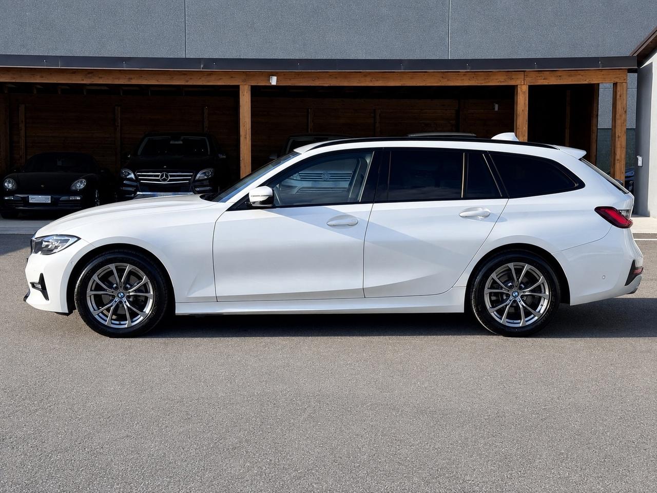 Bmw 320 320d 48V xDrive Touring Sport pacchetto luci