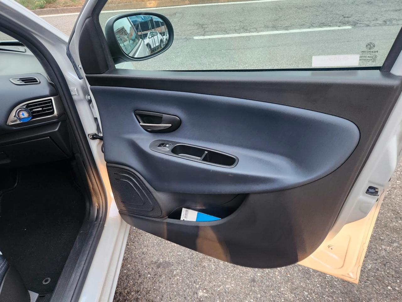 Lancia Ypsilon 1.2 69 CV 5 porte GPL Ecochic Platinum