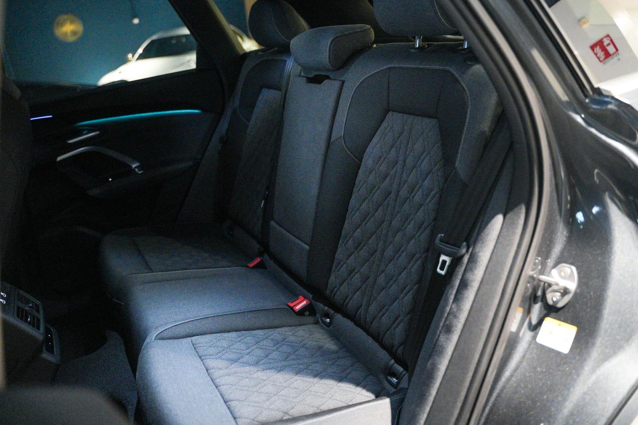 Audi Q5 TDi 150 kW mHEV+ S tronic quattro Launch edition line