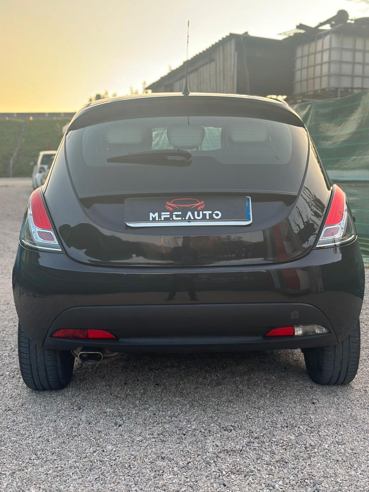 Lancia Ypsilon 2015 1.2 GPL Ecochic Platinum!