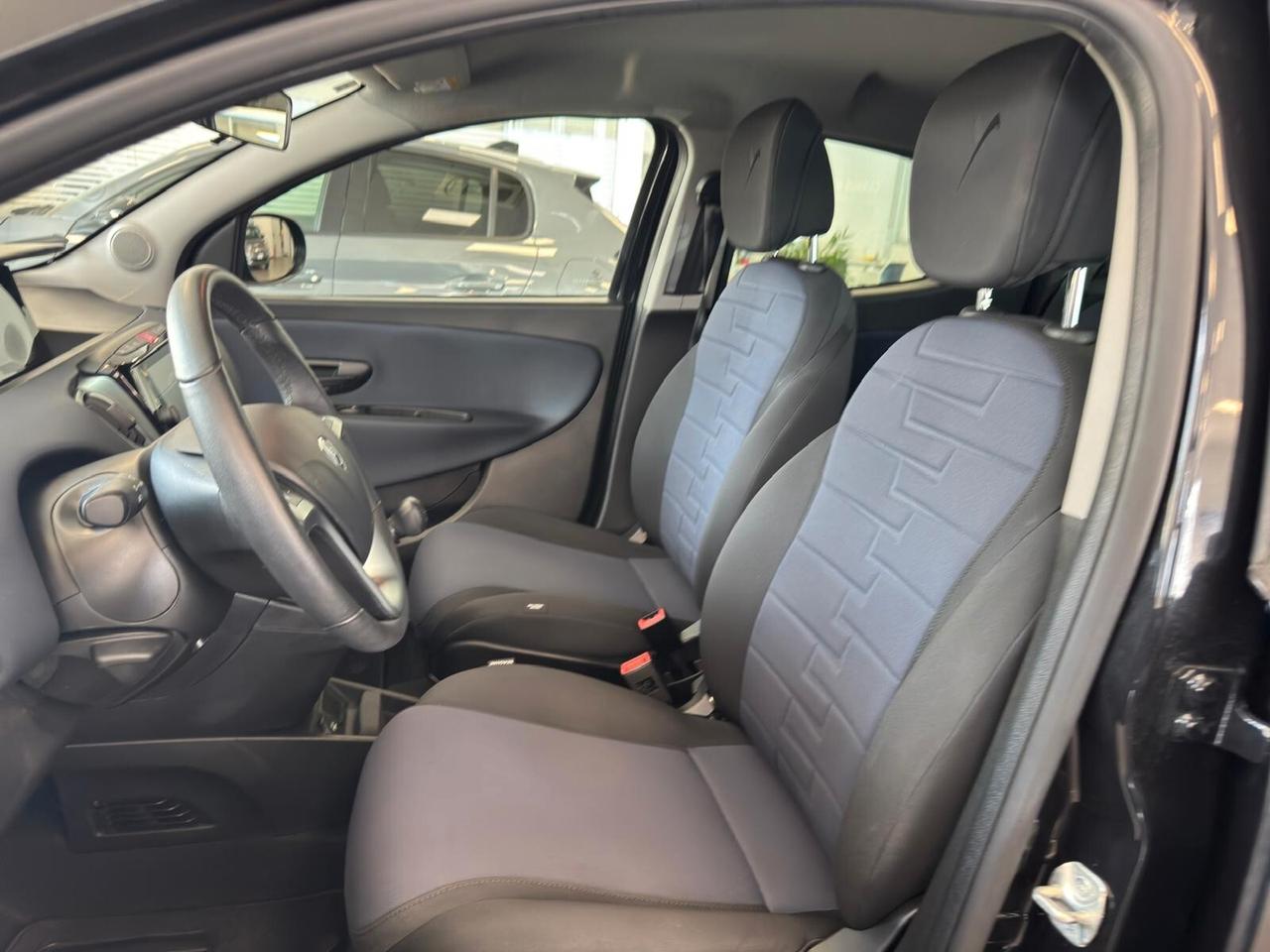 Lancia Ypsilon 1.0 69CV Hybrid Gold Plus 2023