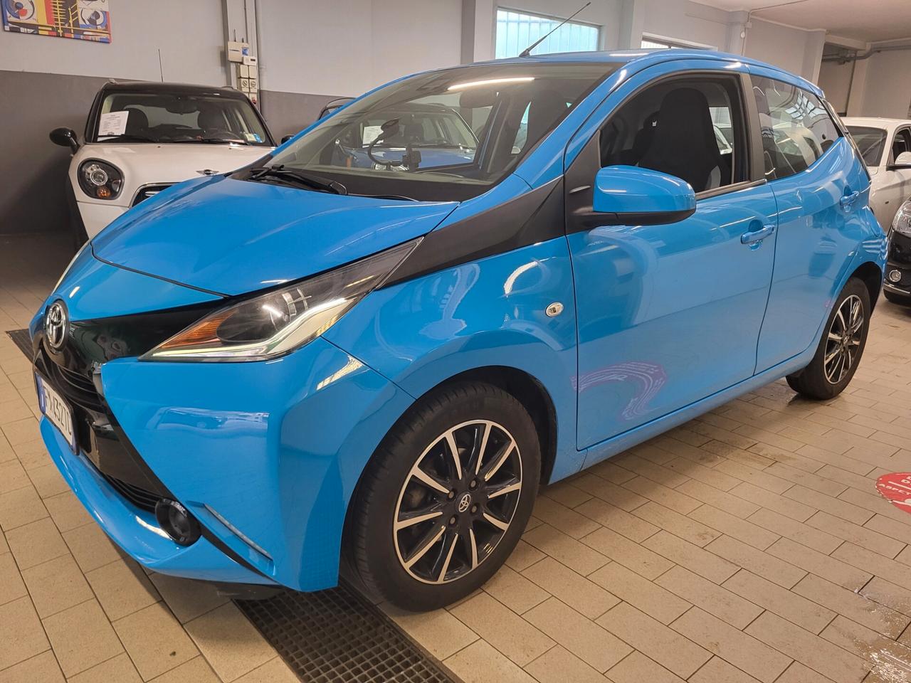 Toyota Aygo 1.0 VVT-i 69 CV 5 porte x-cool TSS MMT PREZZO REALE!!
