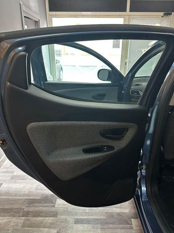 Lancia Ypsilon 1.0 FireFly 70cv Hybrid ALBERTA FERRETTI PREZZO VERO