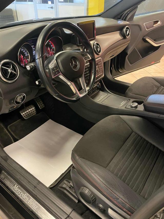 MERCEDES-BENZ GLA 200 CDI Premium*AUTOMATICA/NAVI/LED*