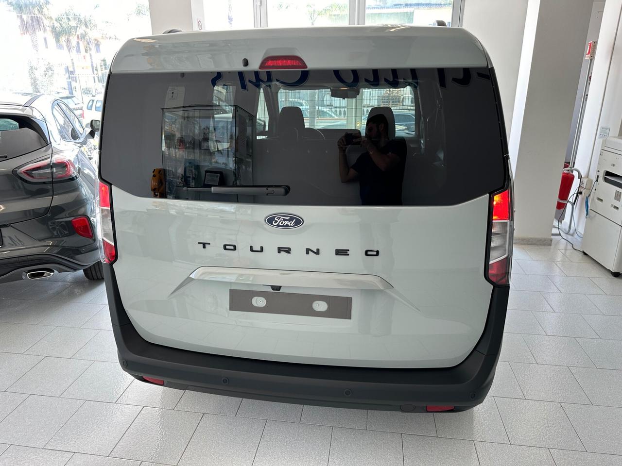 Ford Tourneo Courier 1.0 EcoBoost Powershift Titanium