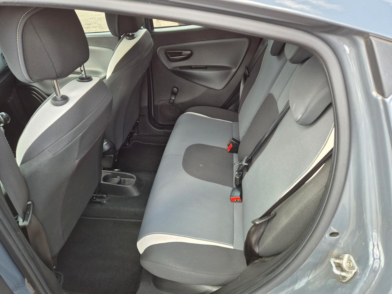 Lancia Ypsilon 1.2 69 CV 5 porte GPL Ecochic Silver