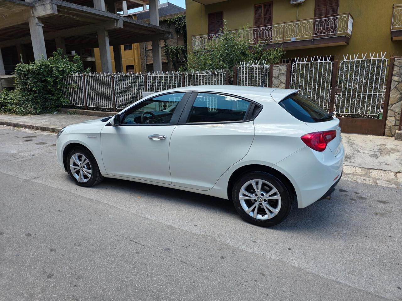Alfa Romeo Giulietta 1.6 JTDm-2 120 CV Distinctive