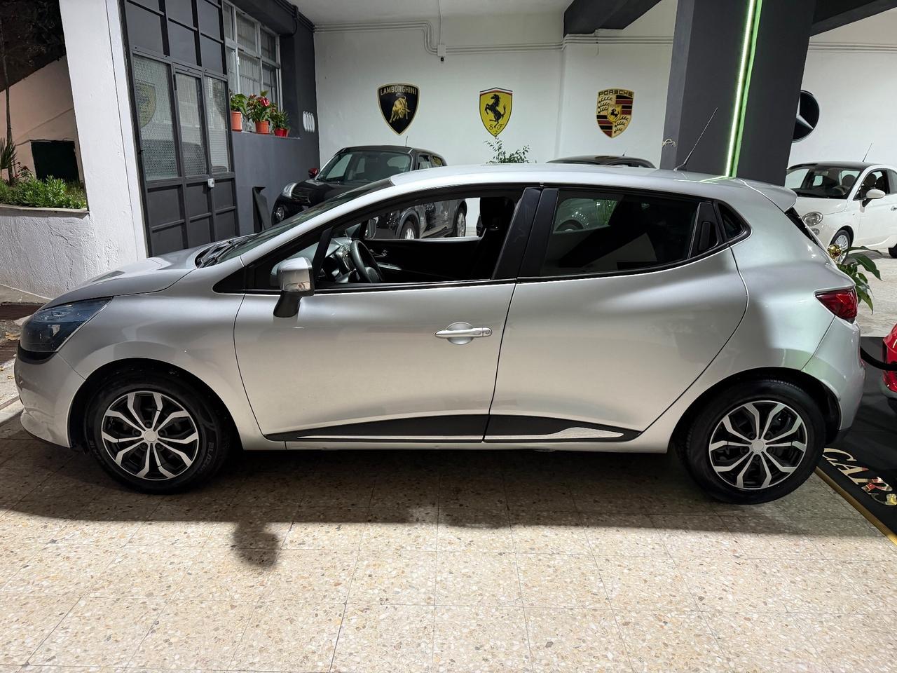 Renault Clio 1.2 75CV 5 porte Neopatentati