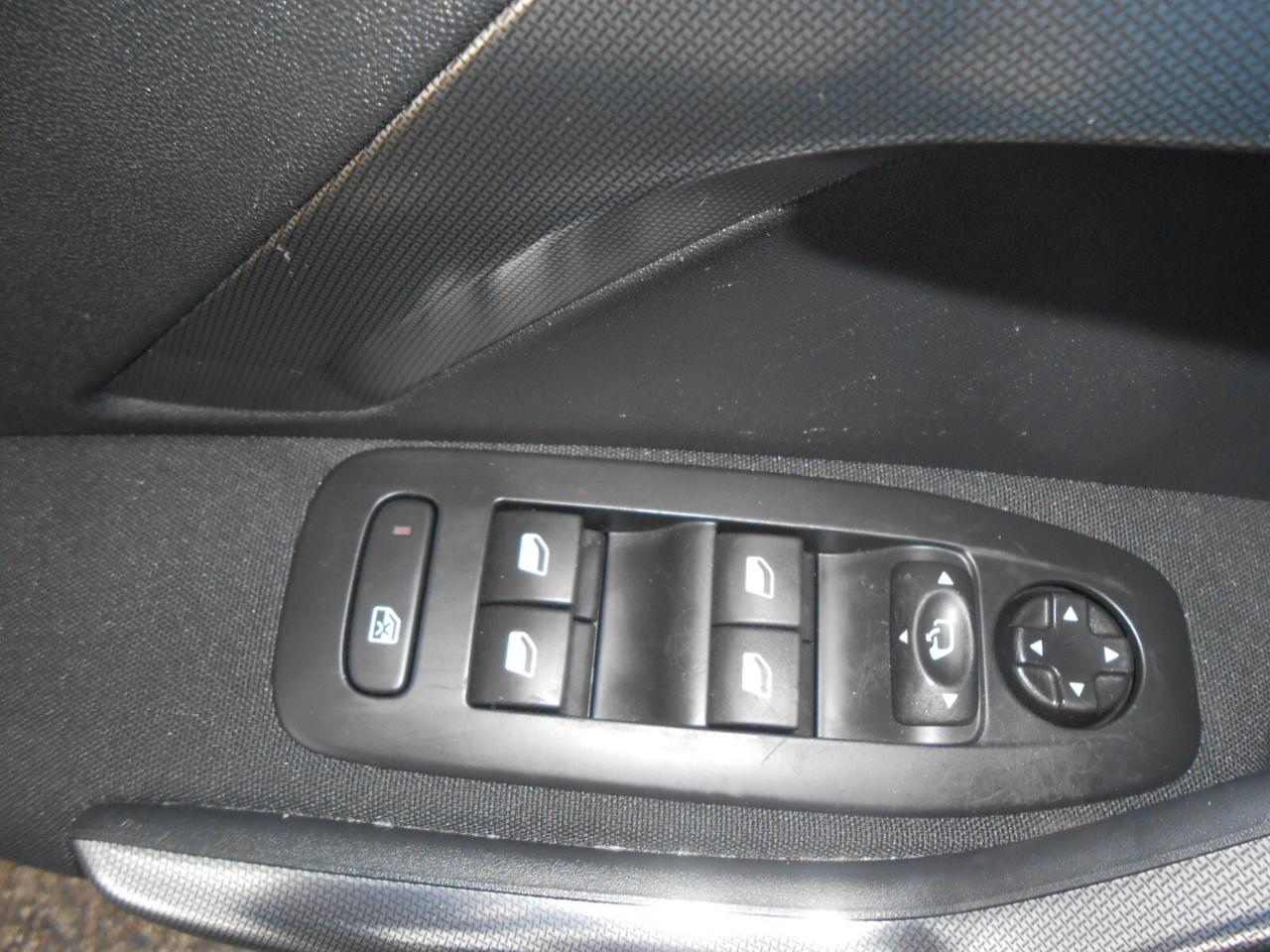 Peugeot 2008 1.6 e-HDi 115 CV Stop&Start Allure